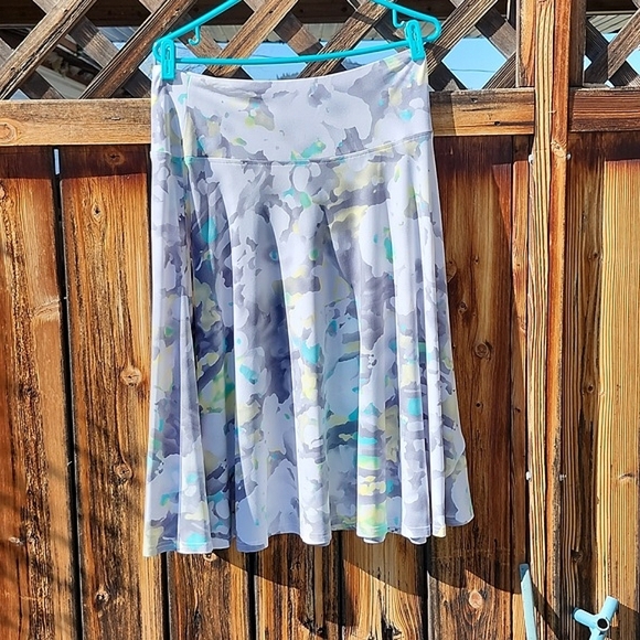 ⭐️TanJay Blue/Green Skirt - Picture 3 of 7